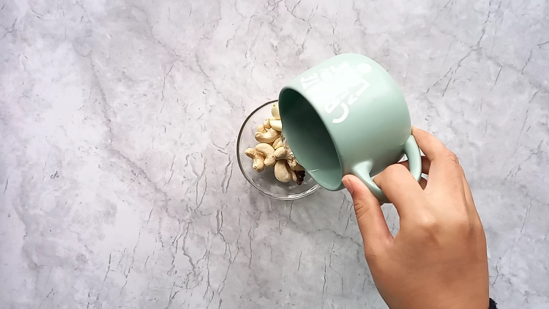 Broccoli and cashew stir-fry with soy-ginger sauce