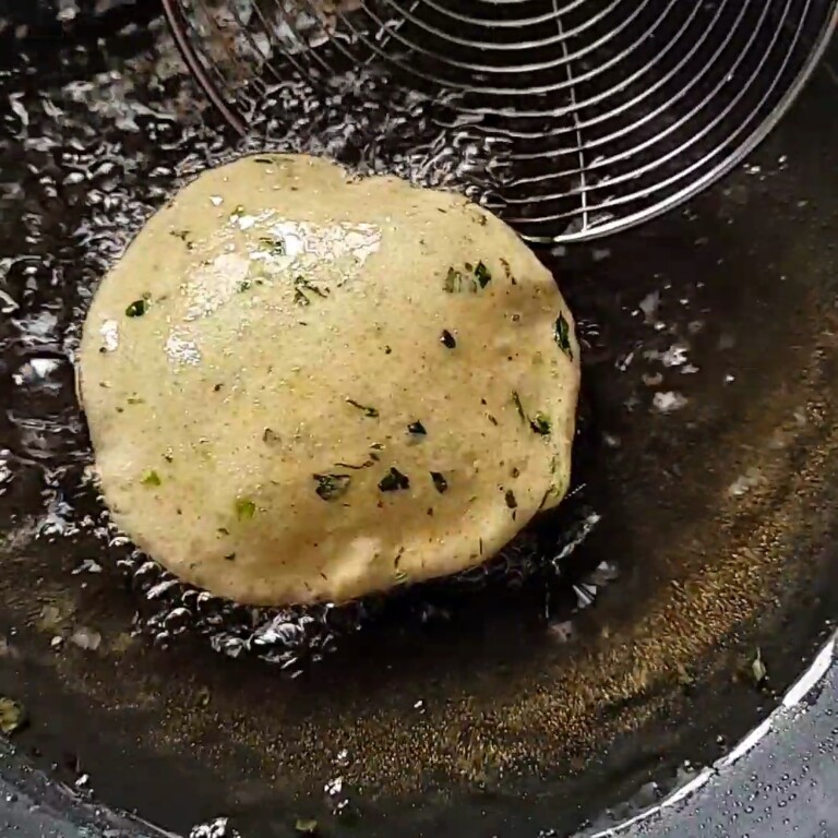 Methi Puri Recipe | Crispy Methi puri – Candid Treat
